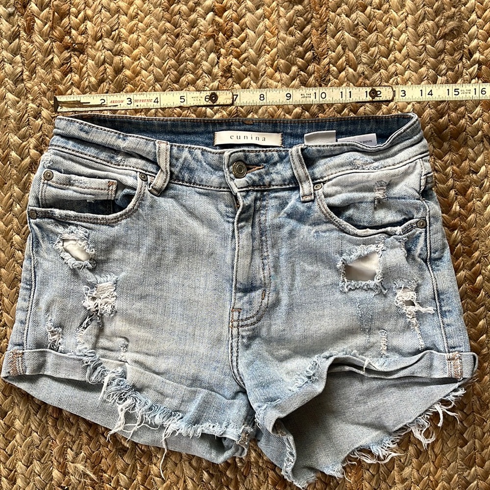 Cut off Jean short, worn but isn’t that better for a Jean short,😎?